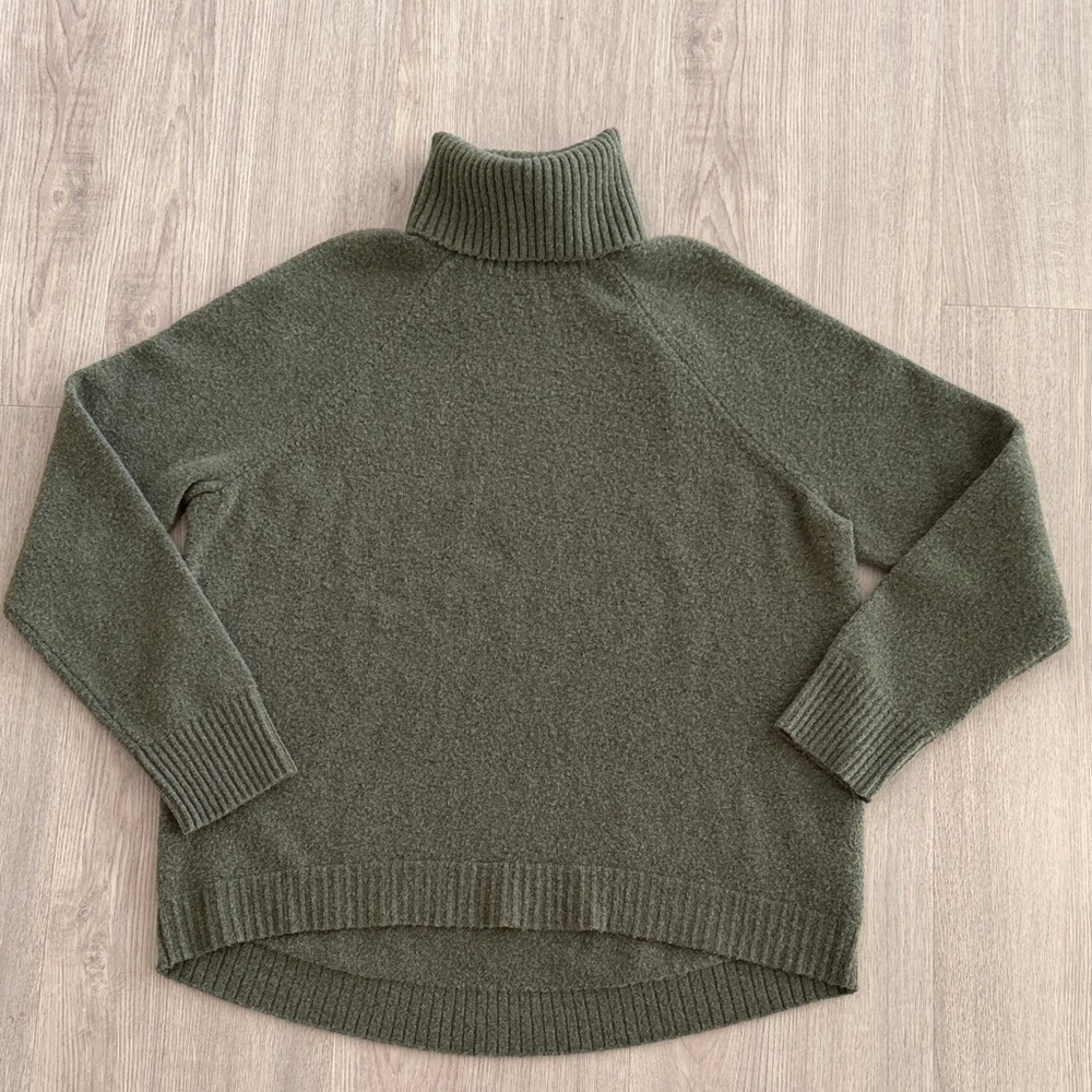 J Crew Olive Green Turtleneck Sweater Large